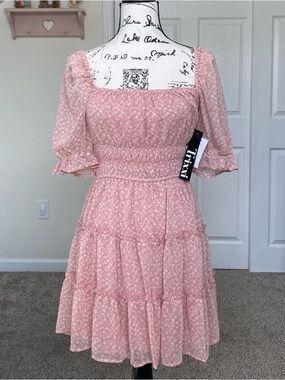 NWT Trixxi Women’s Pink Floral Square-Neck Tiered Dress